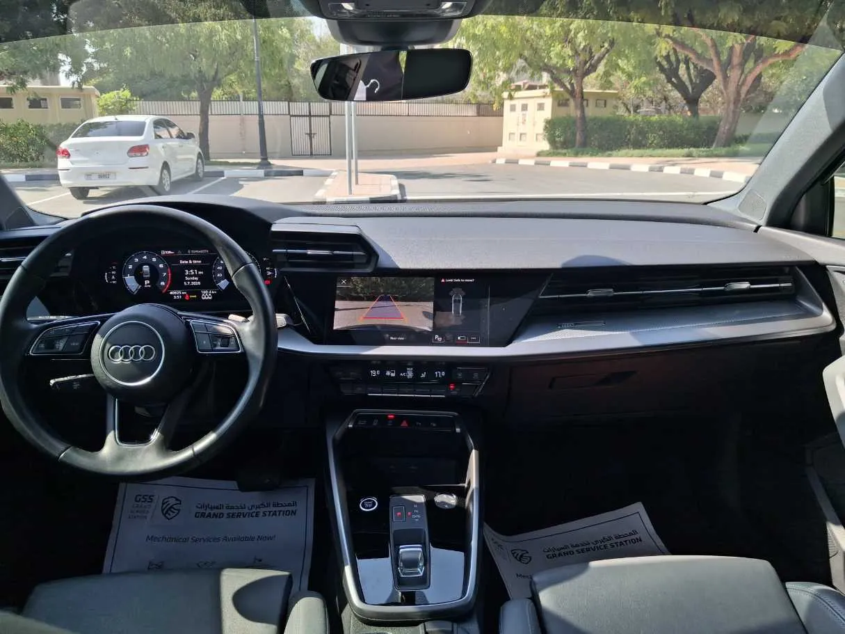 Car image 17