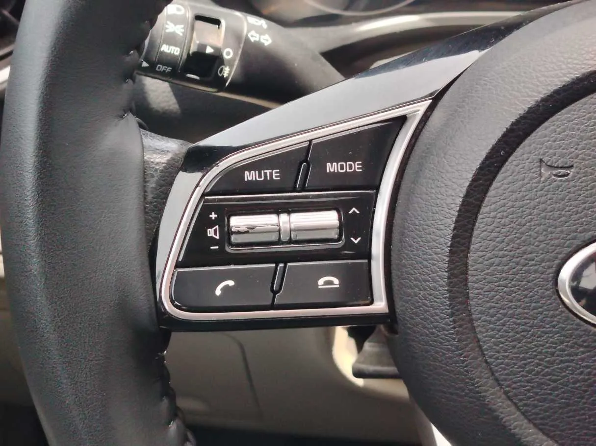 Car image 25
