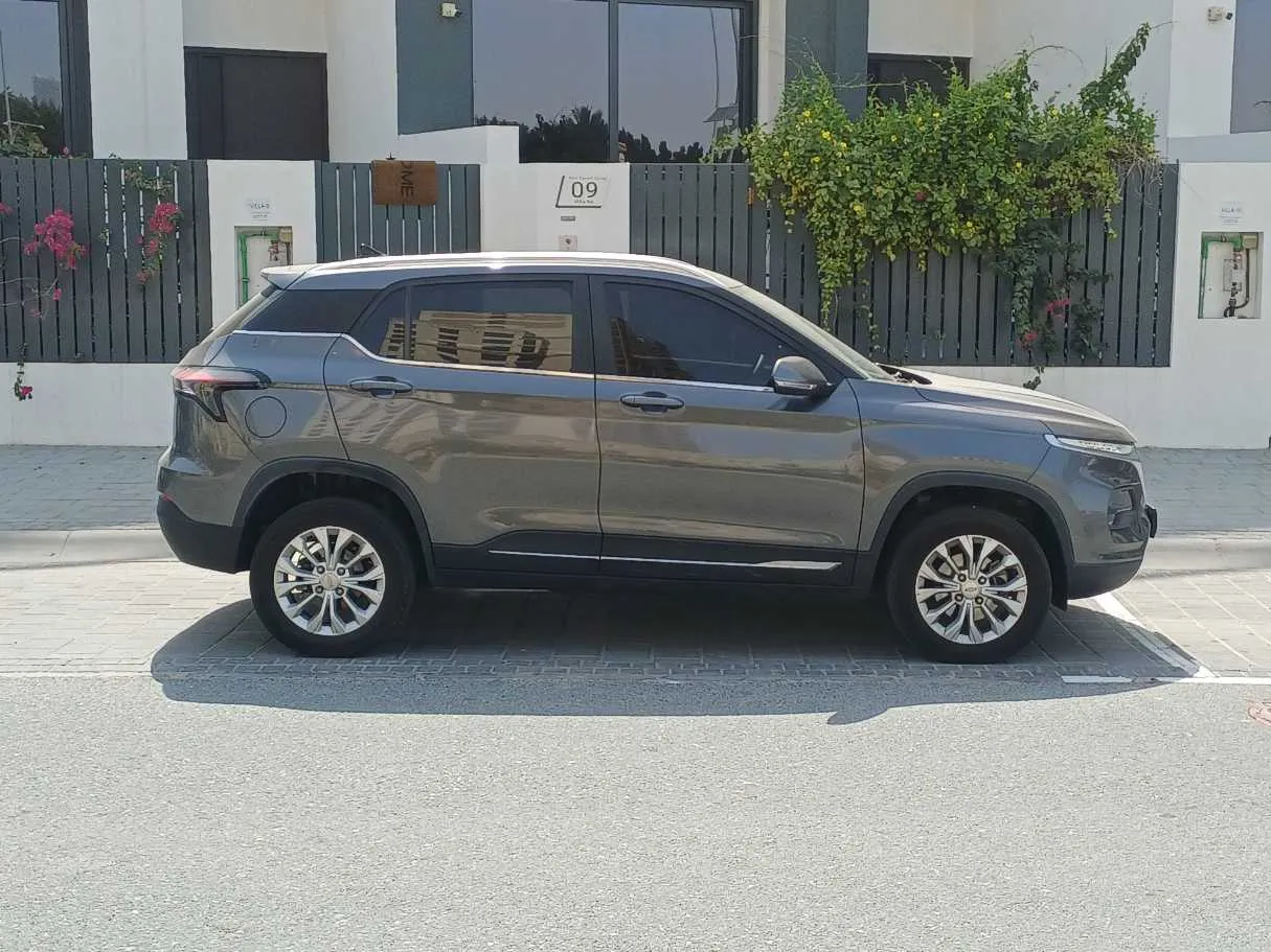 Car image 4