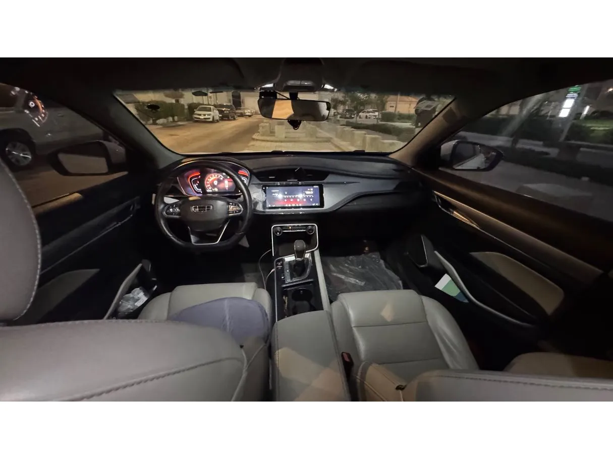 Car image 14