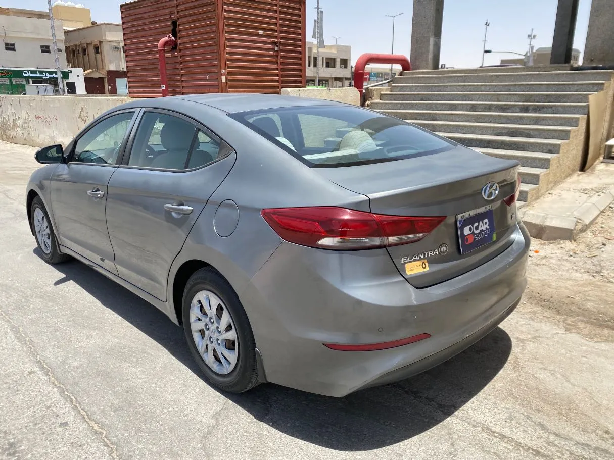 Car image 7