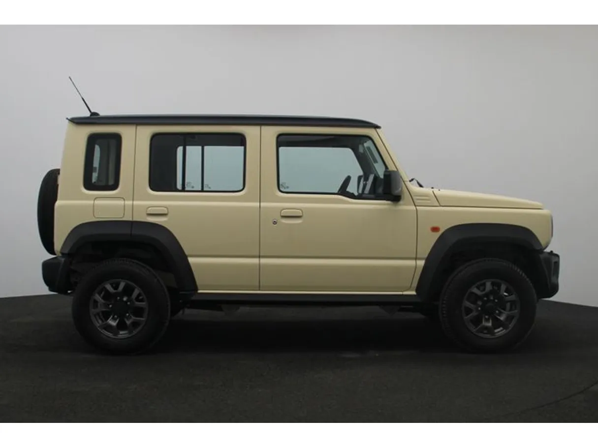 Car image 13