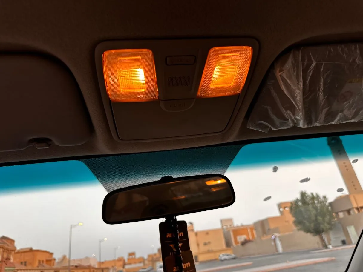 Car image 25
