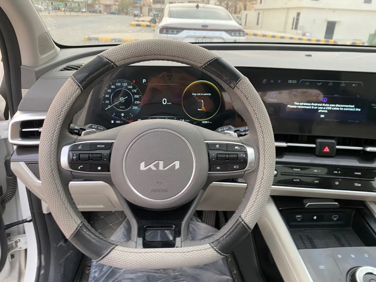 Car image 19