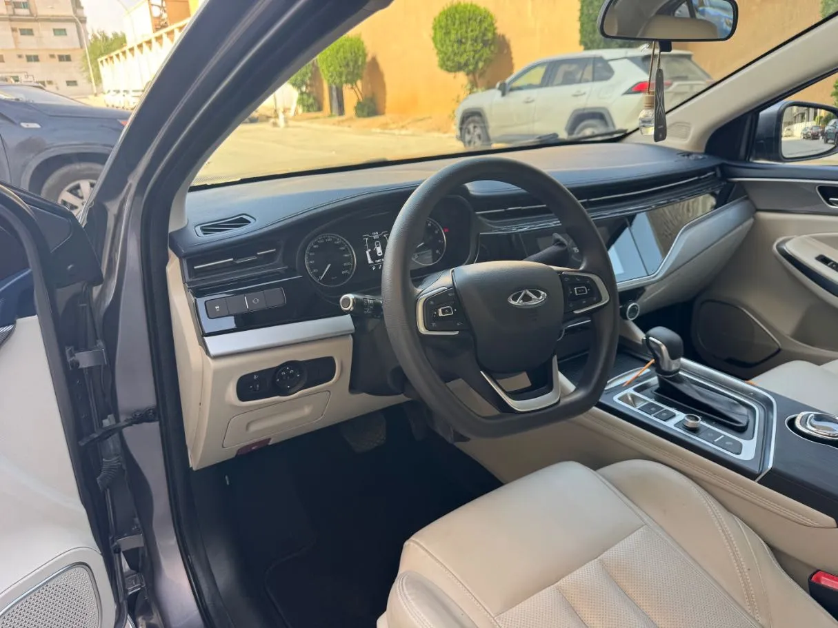 Car image 12
