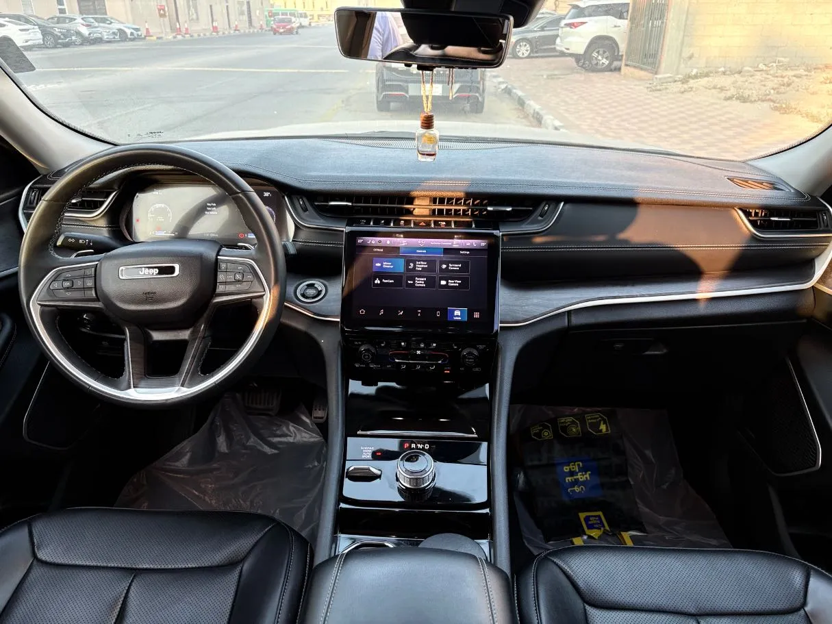 Car image 18