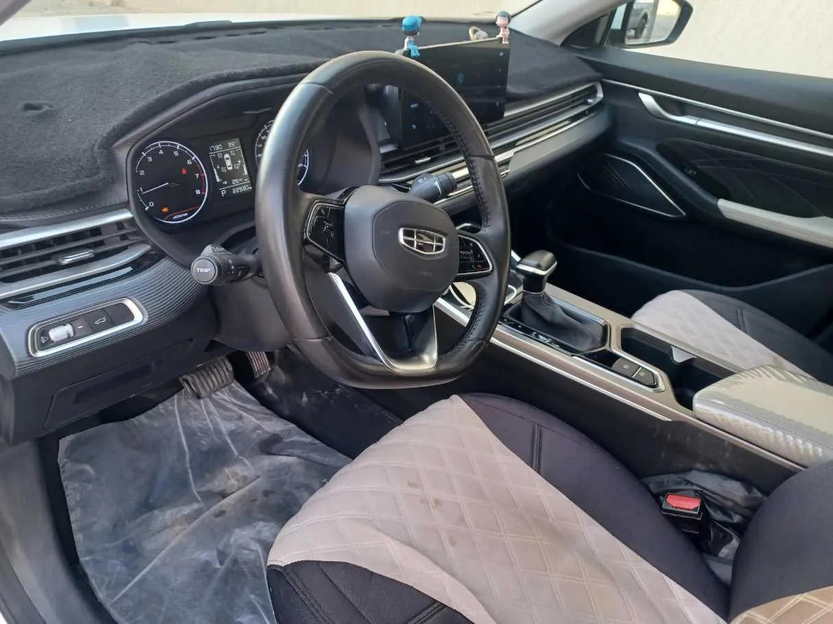 Car image 11
