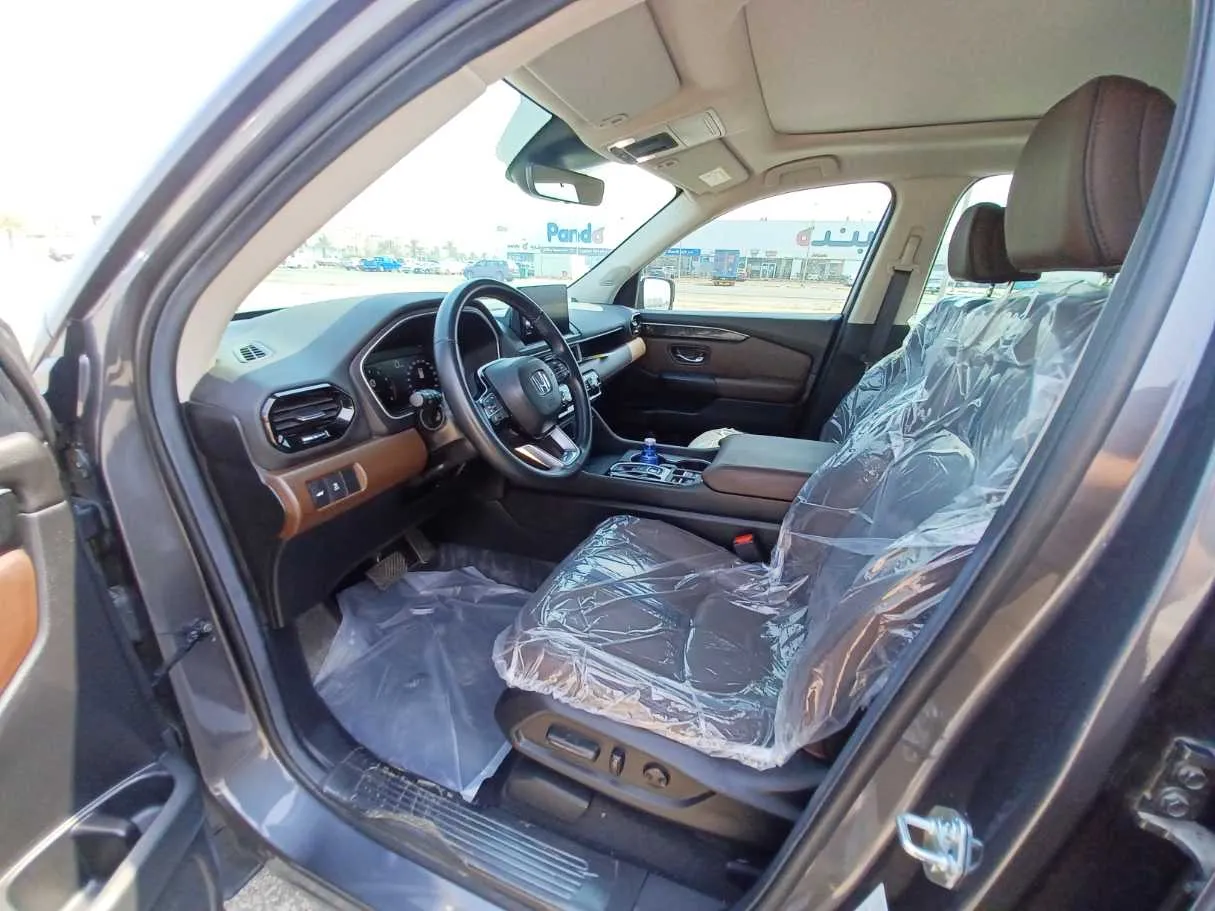 Car image 10