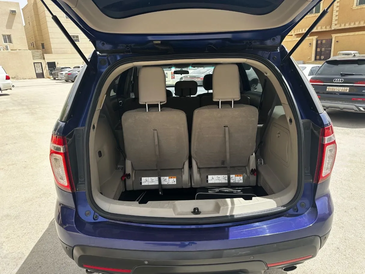Car image 25
