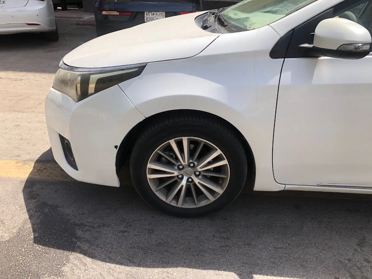 Car image 9