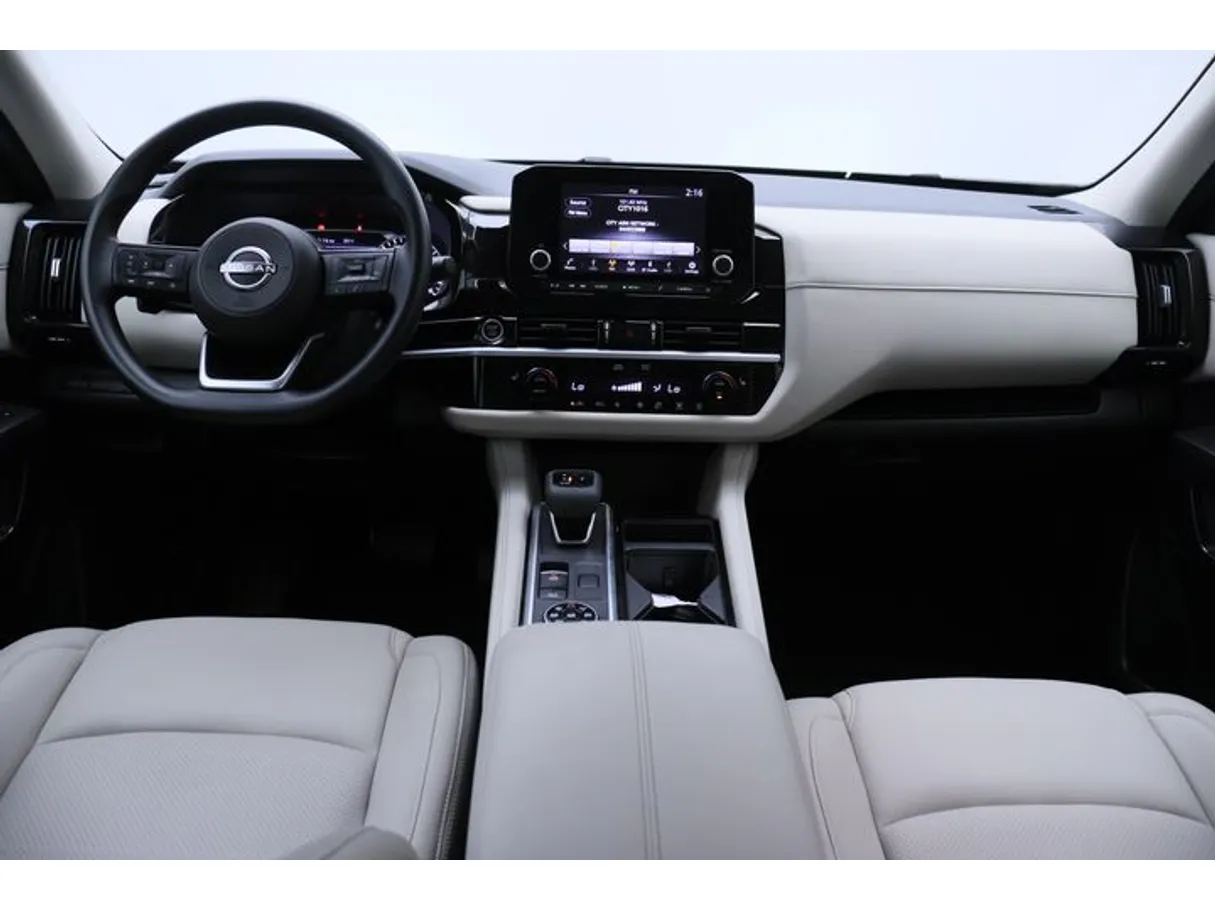 Car image 14