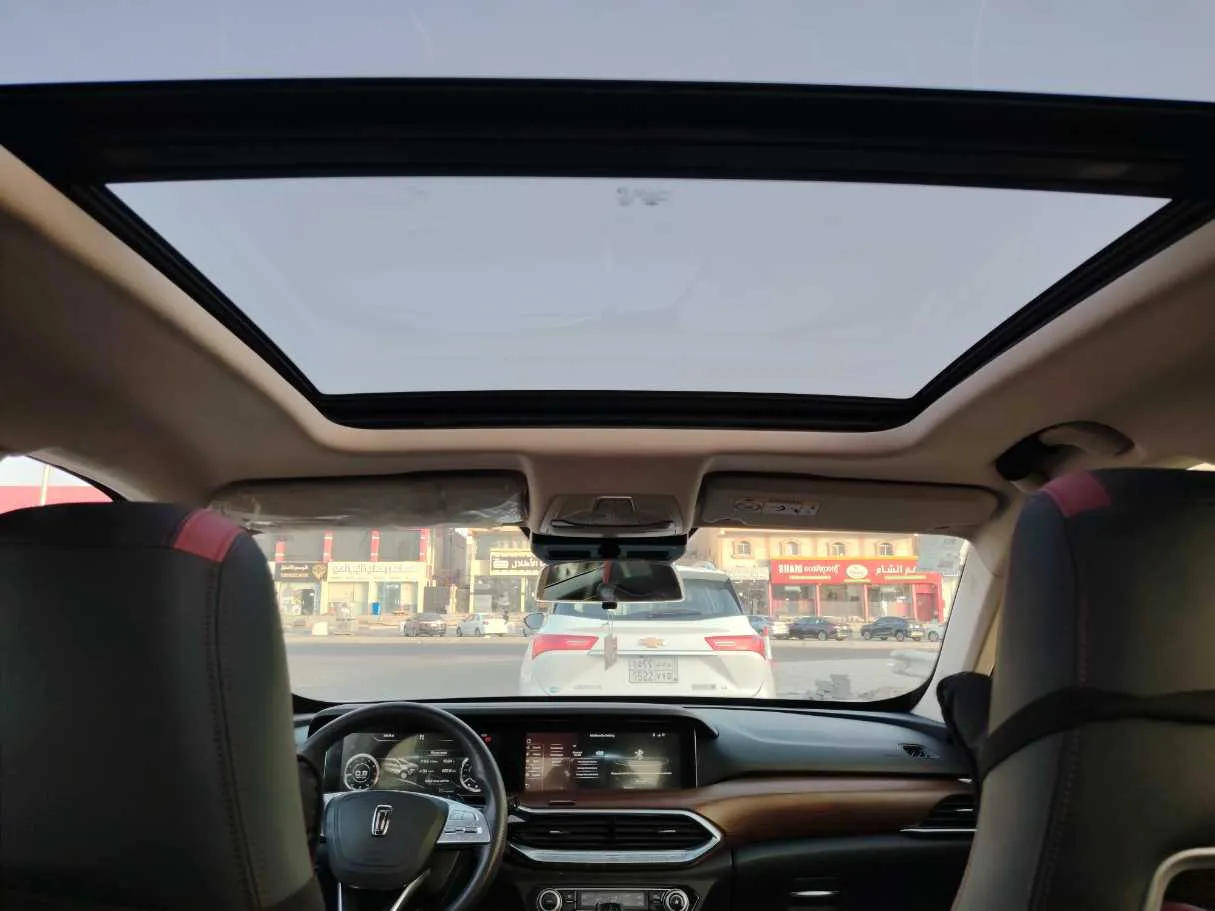 Car image 18