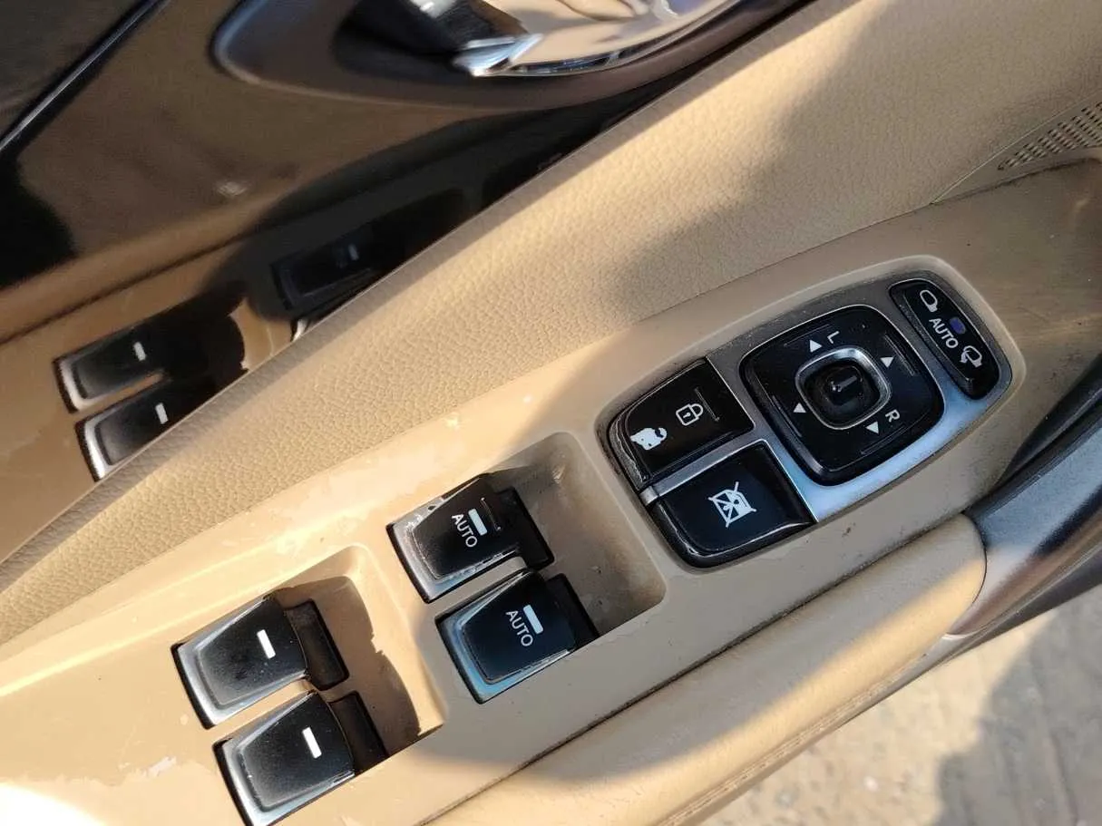 Car image 32