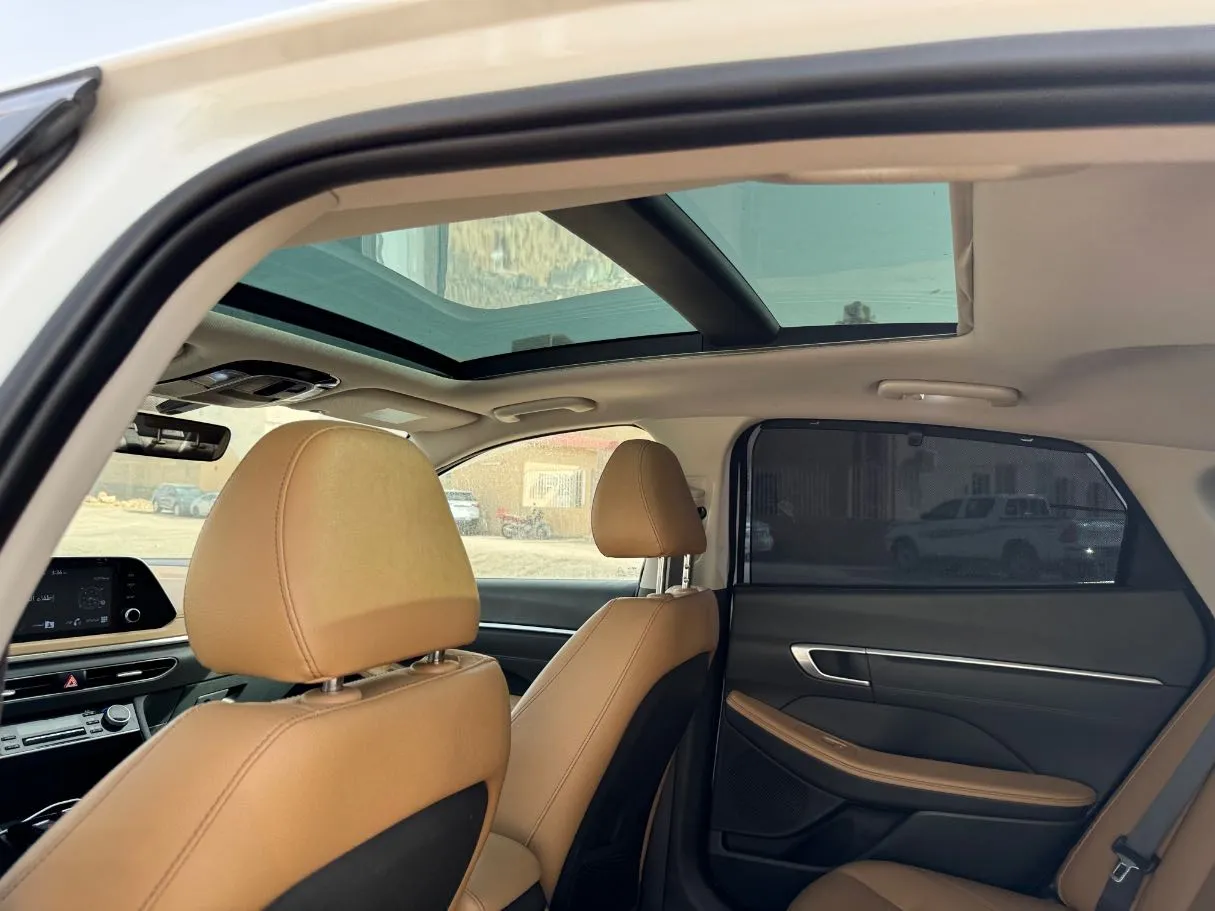 Car image 13