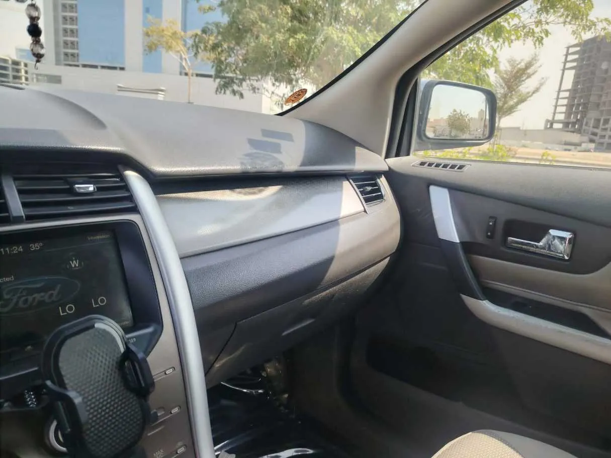 Car image 24