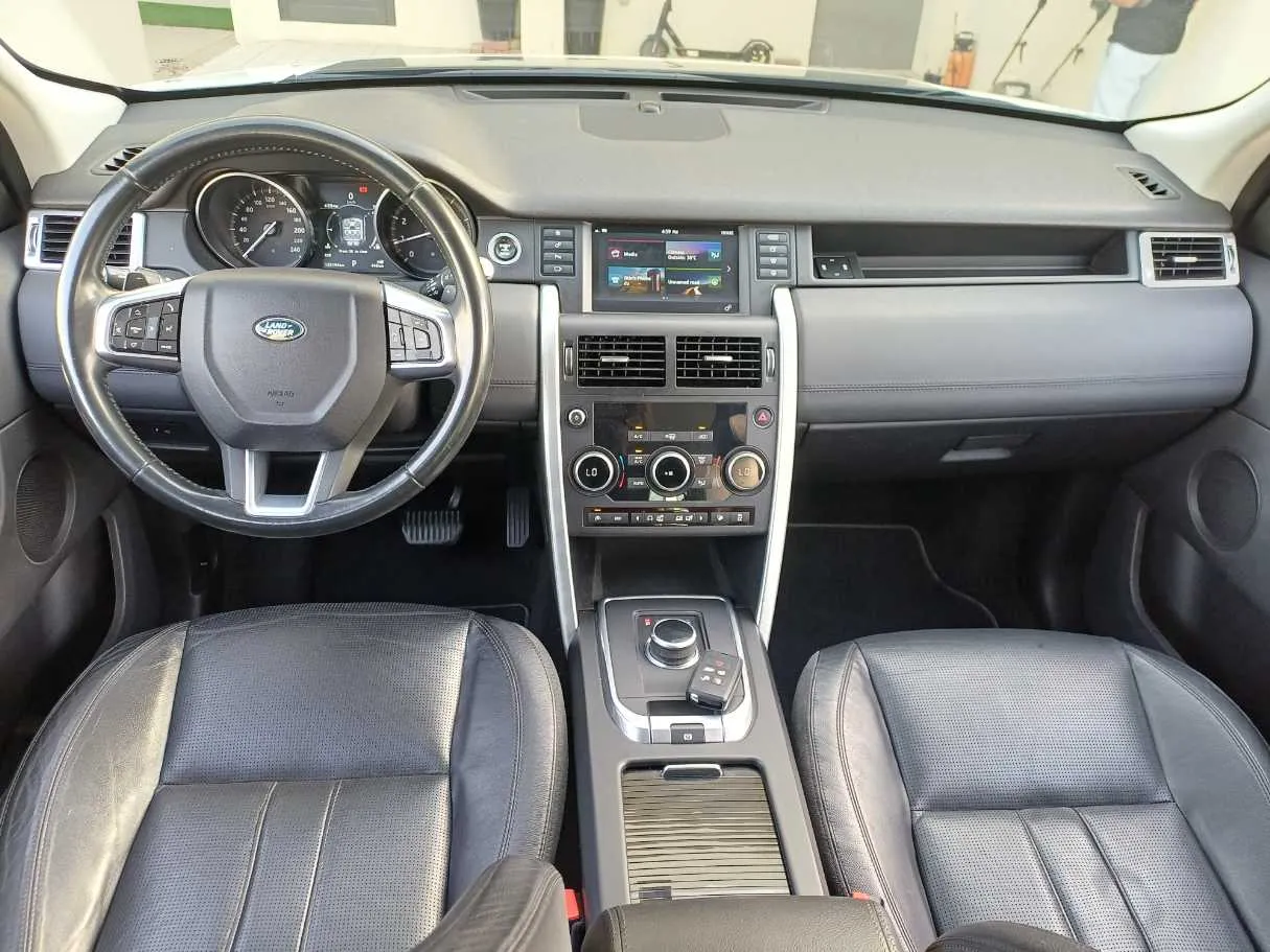 Car image 15