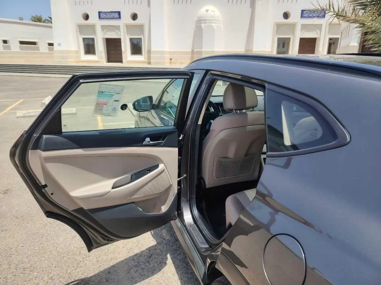 Car image 15