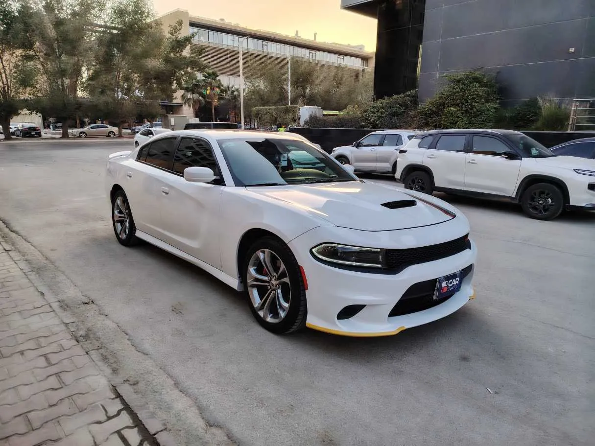 Car image 3