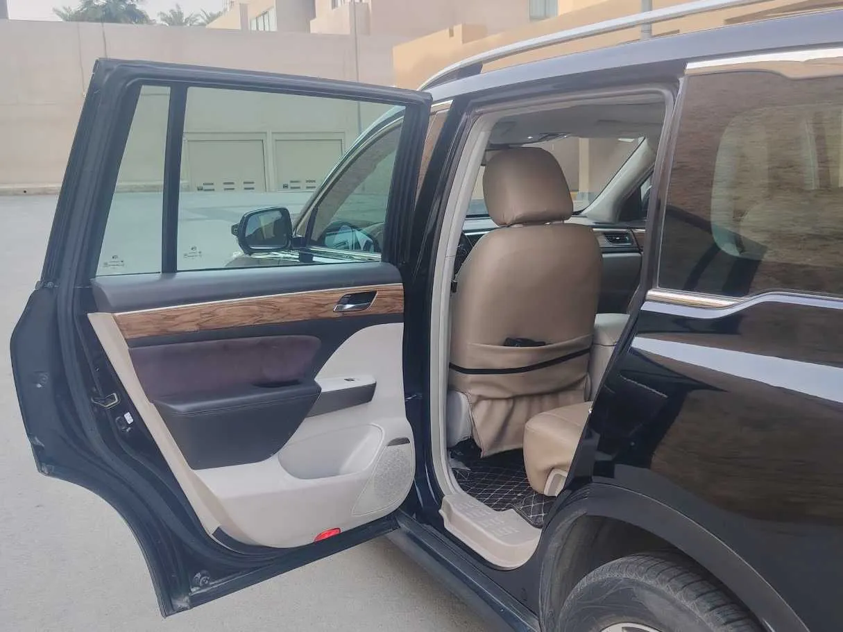 Car image 15