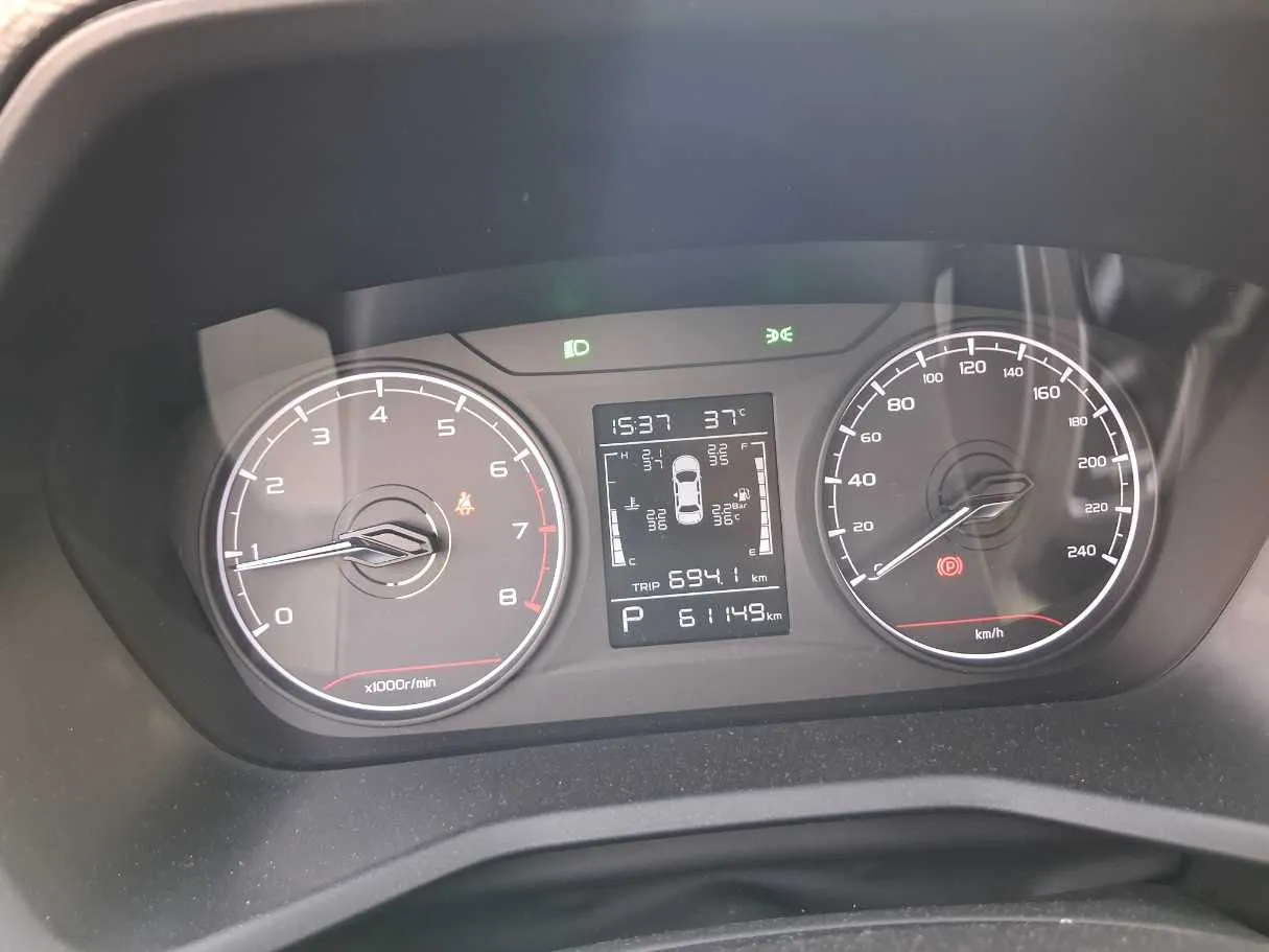 Car image 19