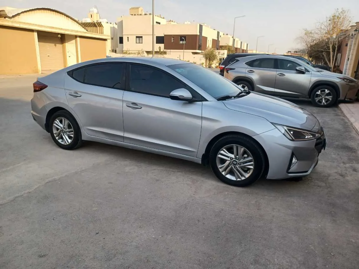 Car image 4