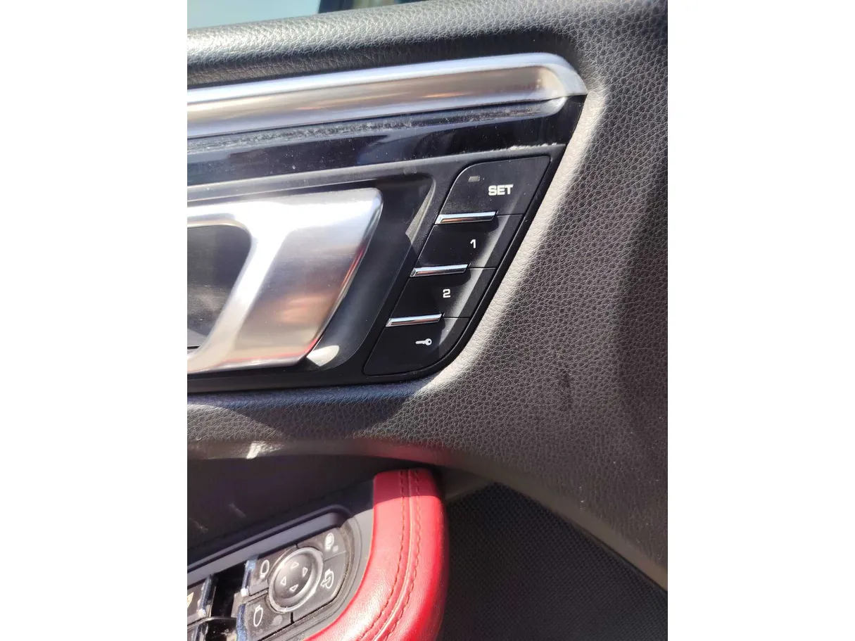 Car image 27