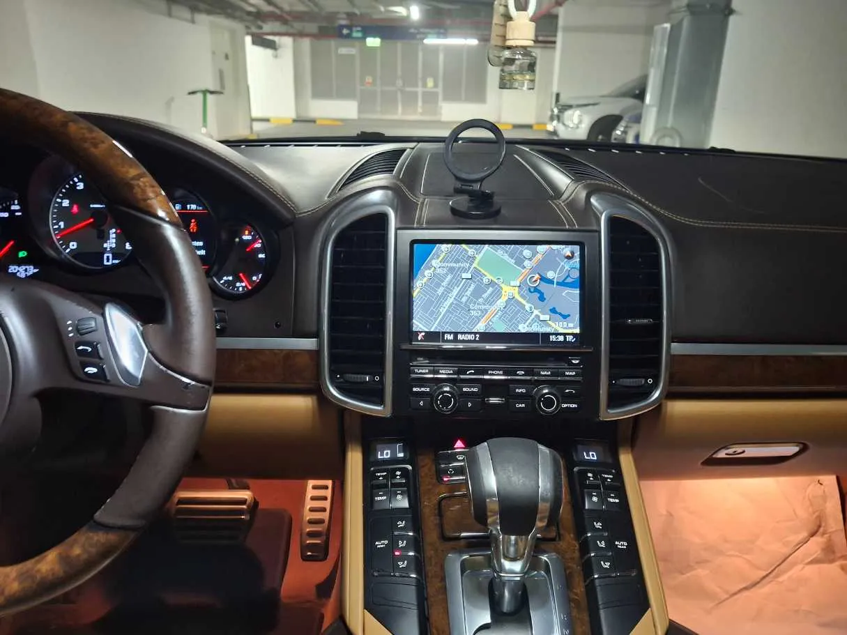 Car image 16