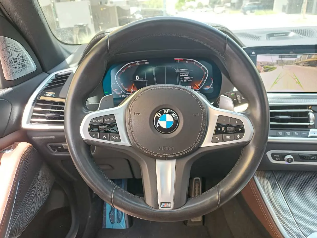 Car image 14