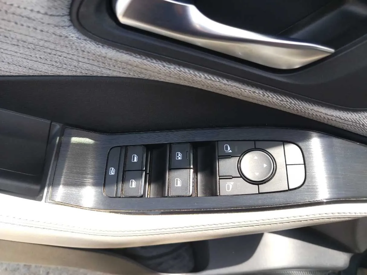 Car image 38