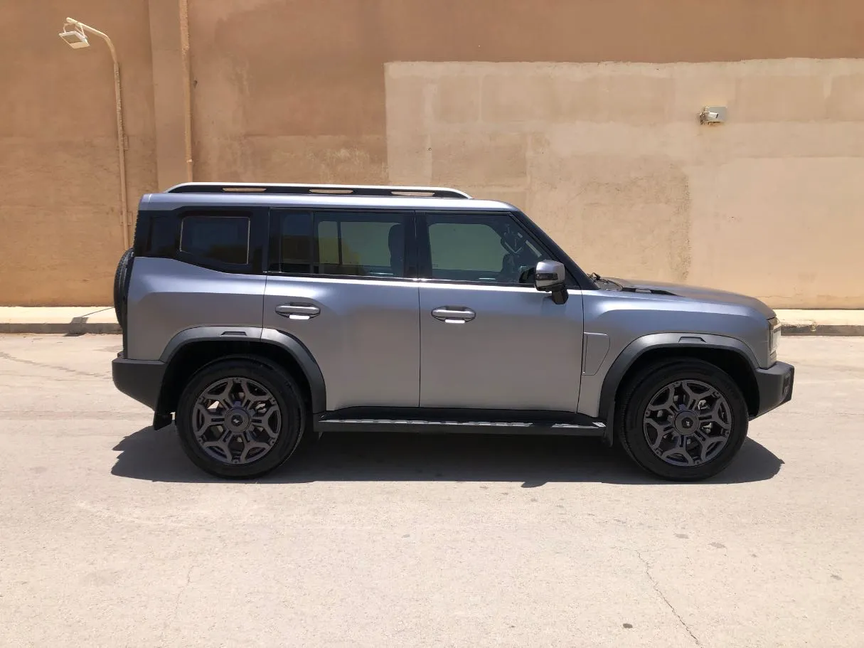 Car image 4