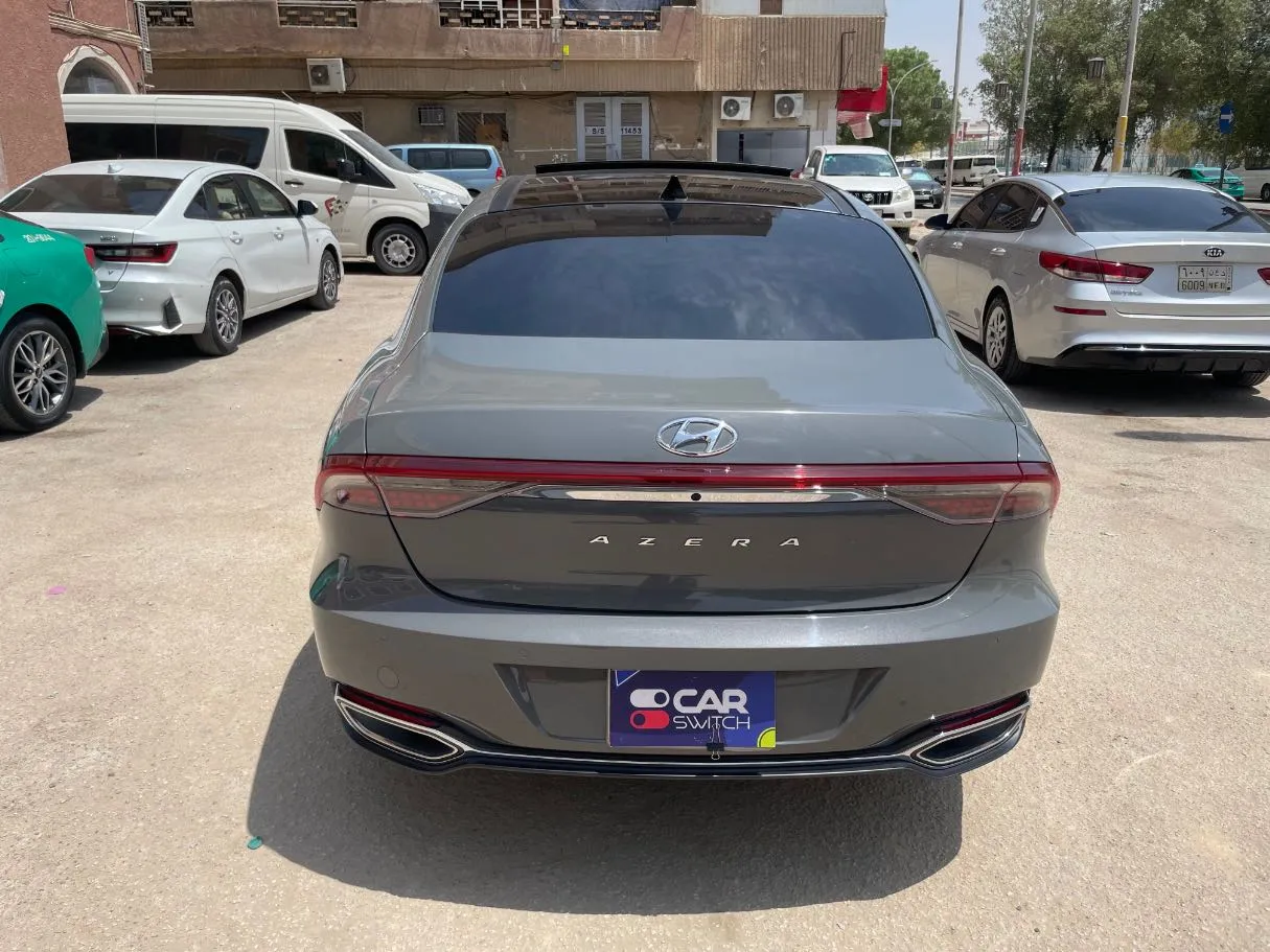 Car image 6
