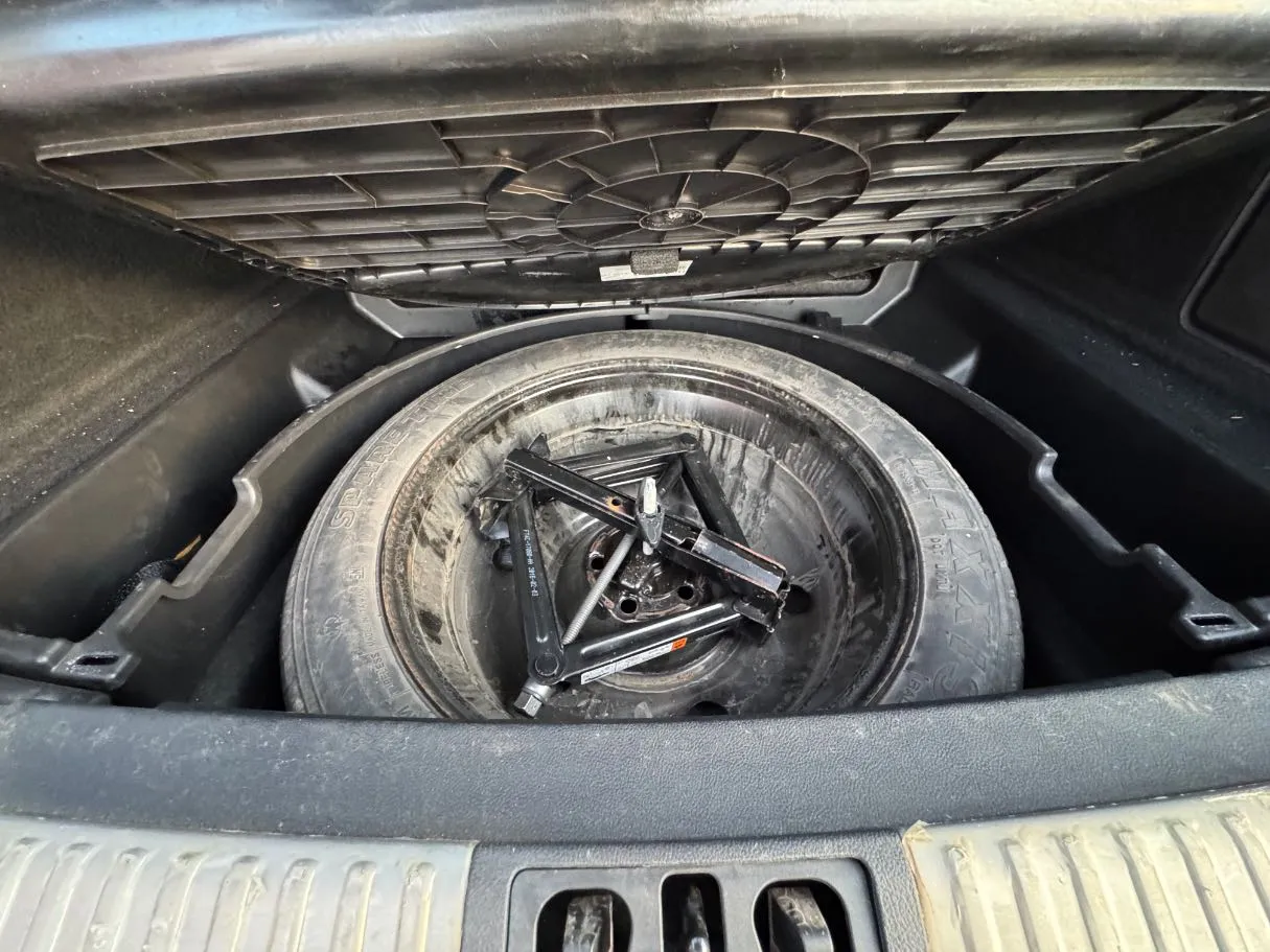 Car image 25
