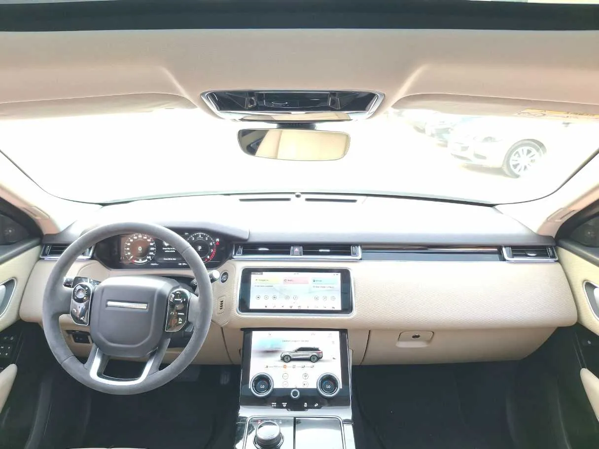 Car image 17