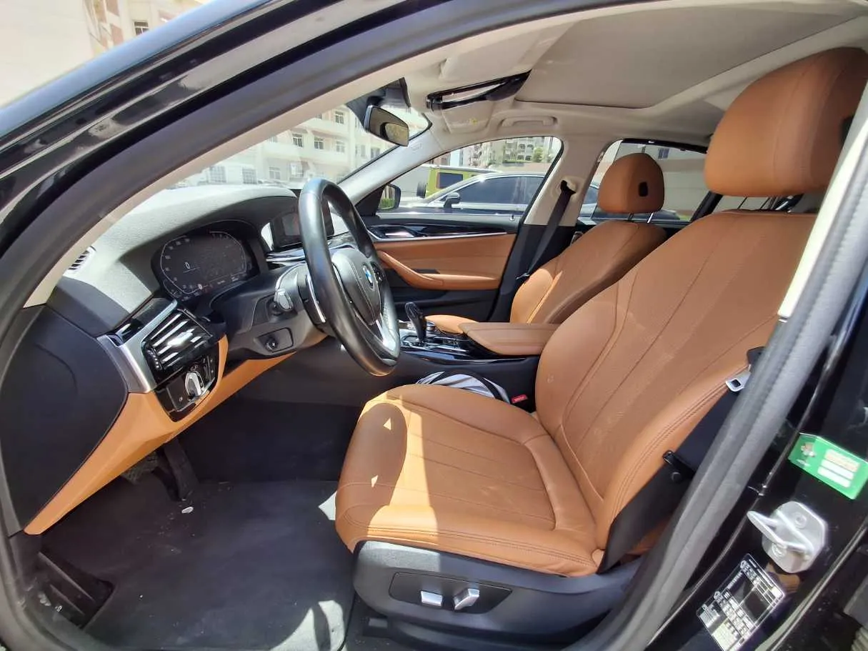 Car image 12