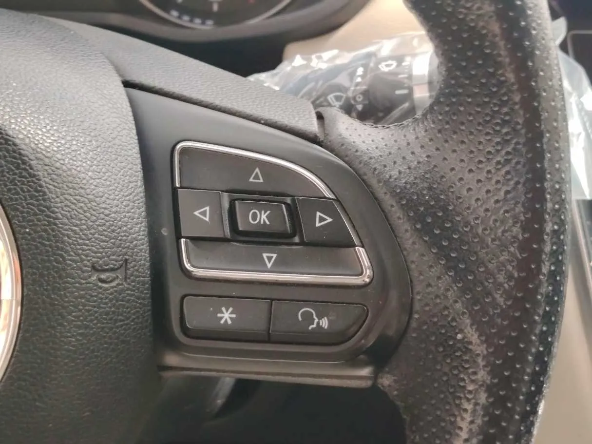 Car image 23