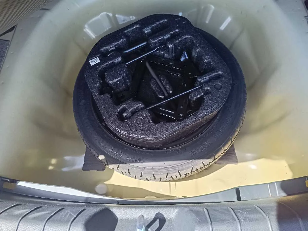 Car image 37