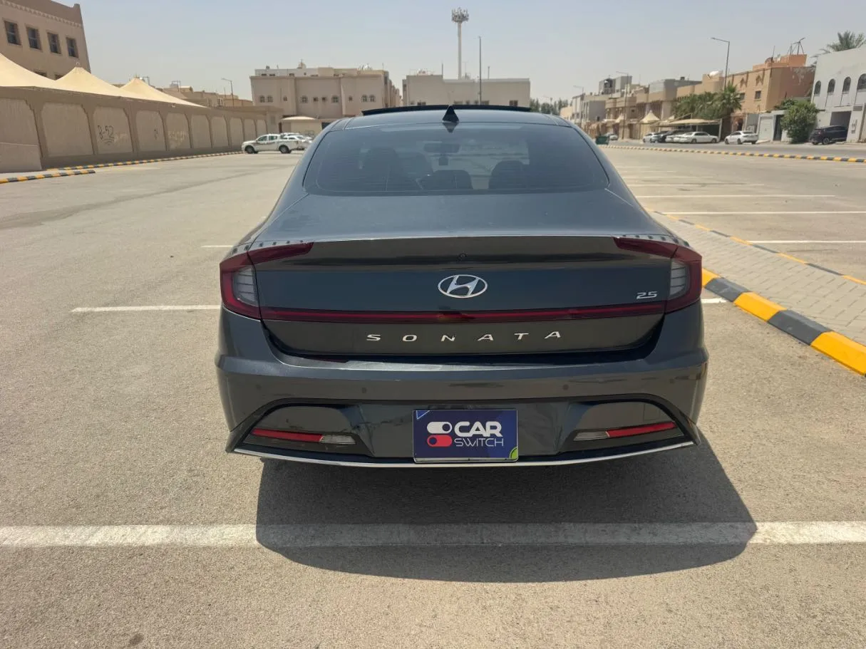 Car image 6