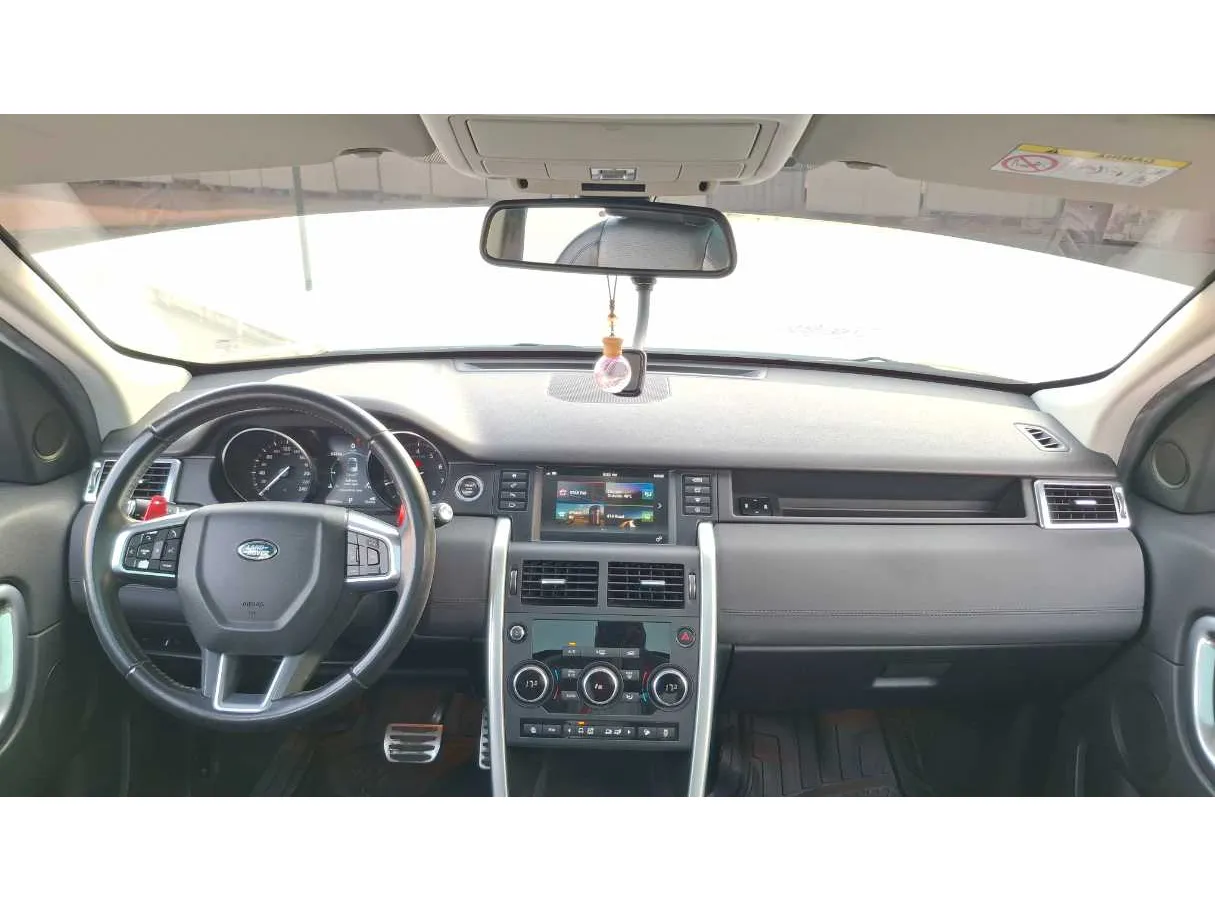 Car image 17