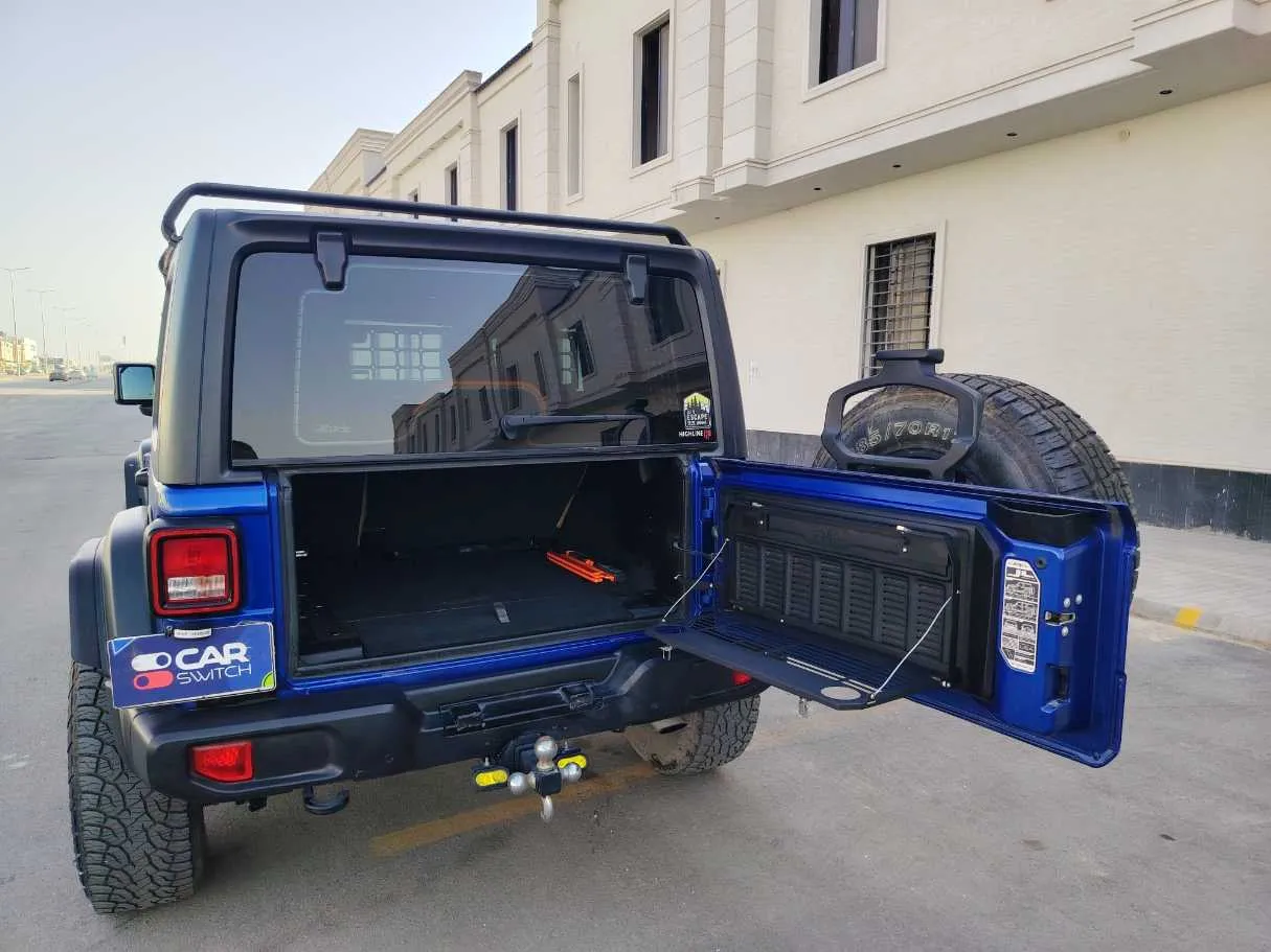 Car image 30