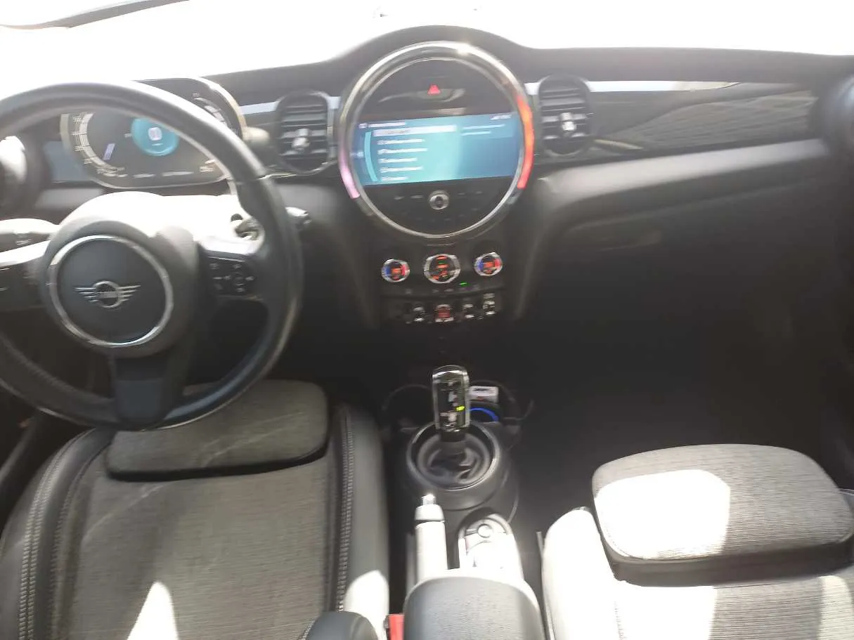 Car image 15