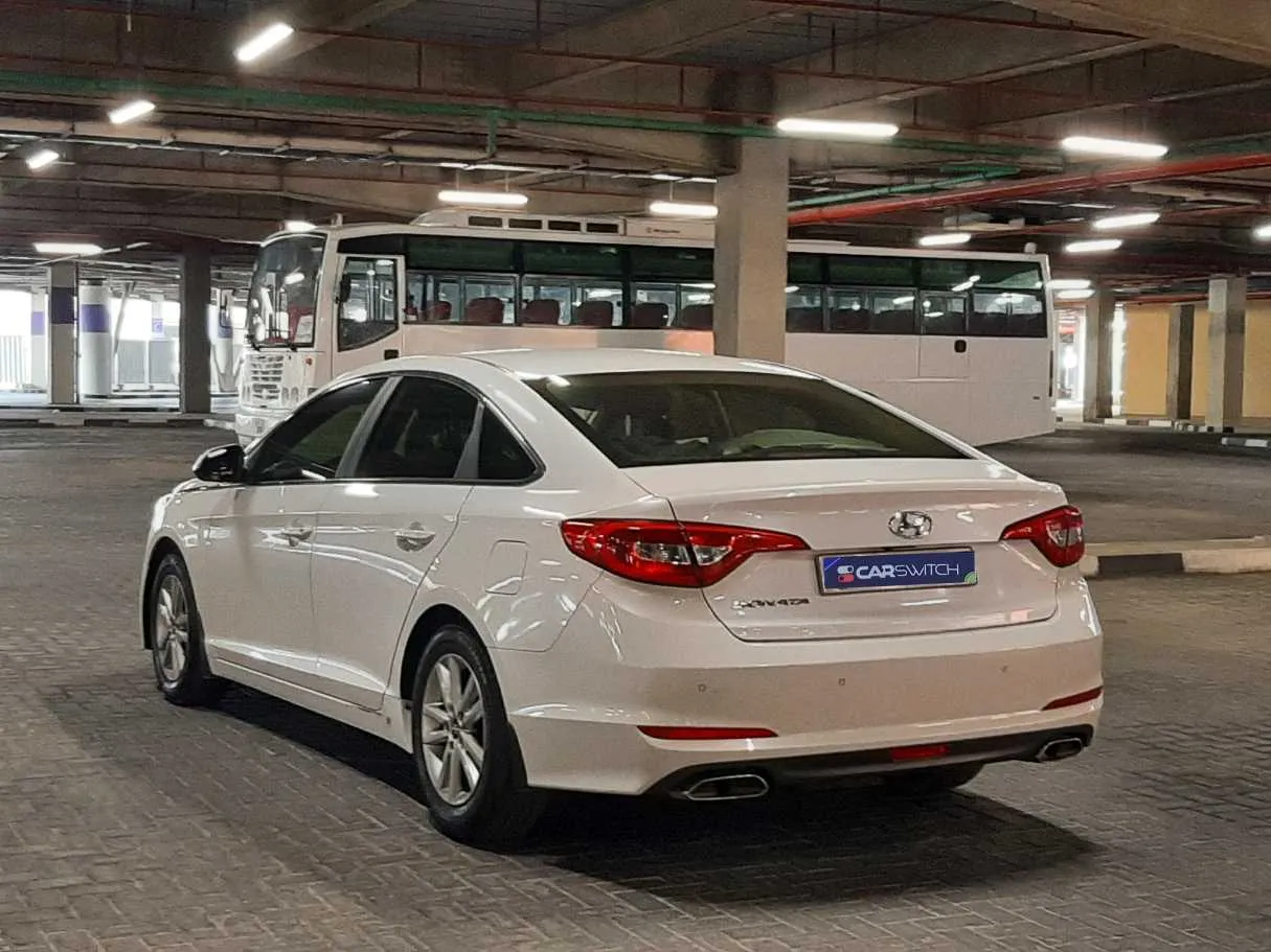 Car image 5