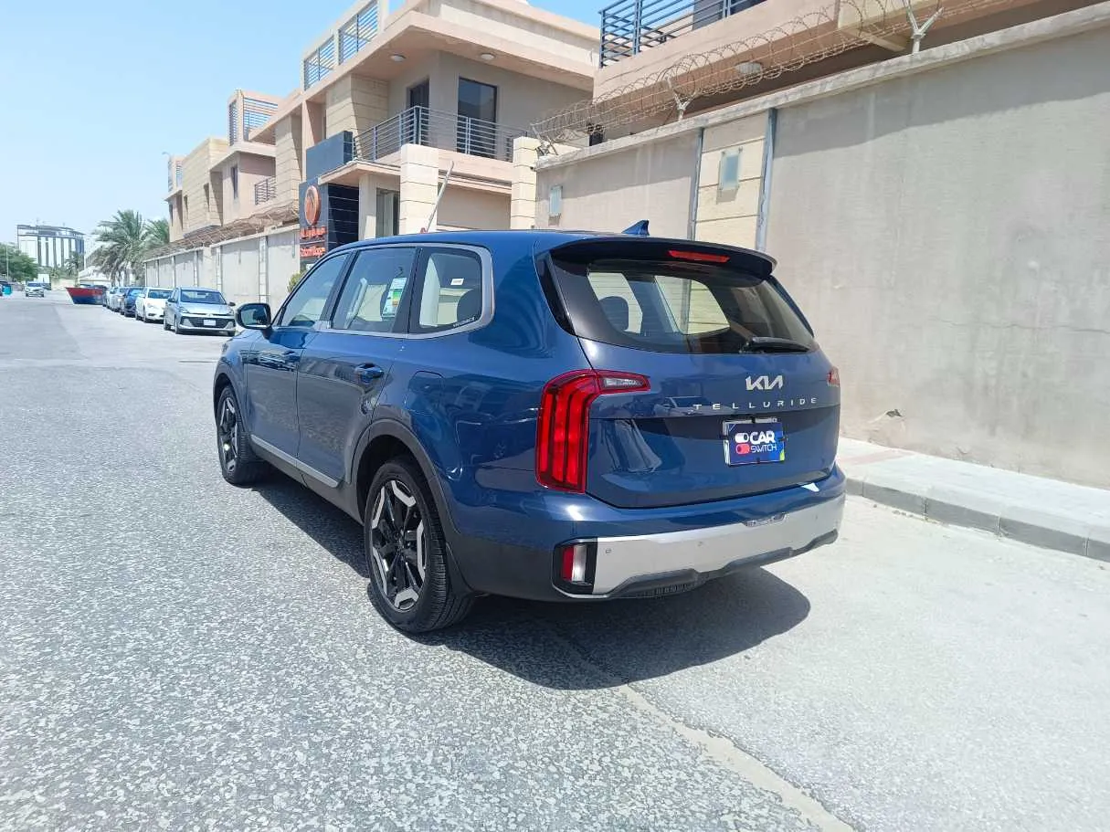 Car image 8
