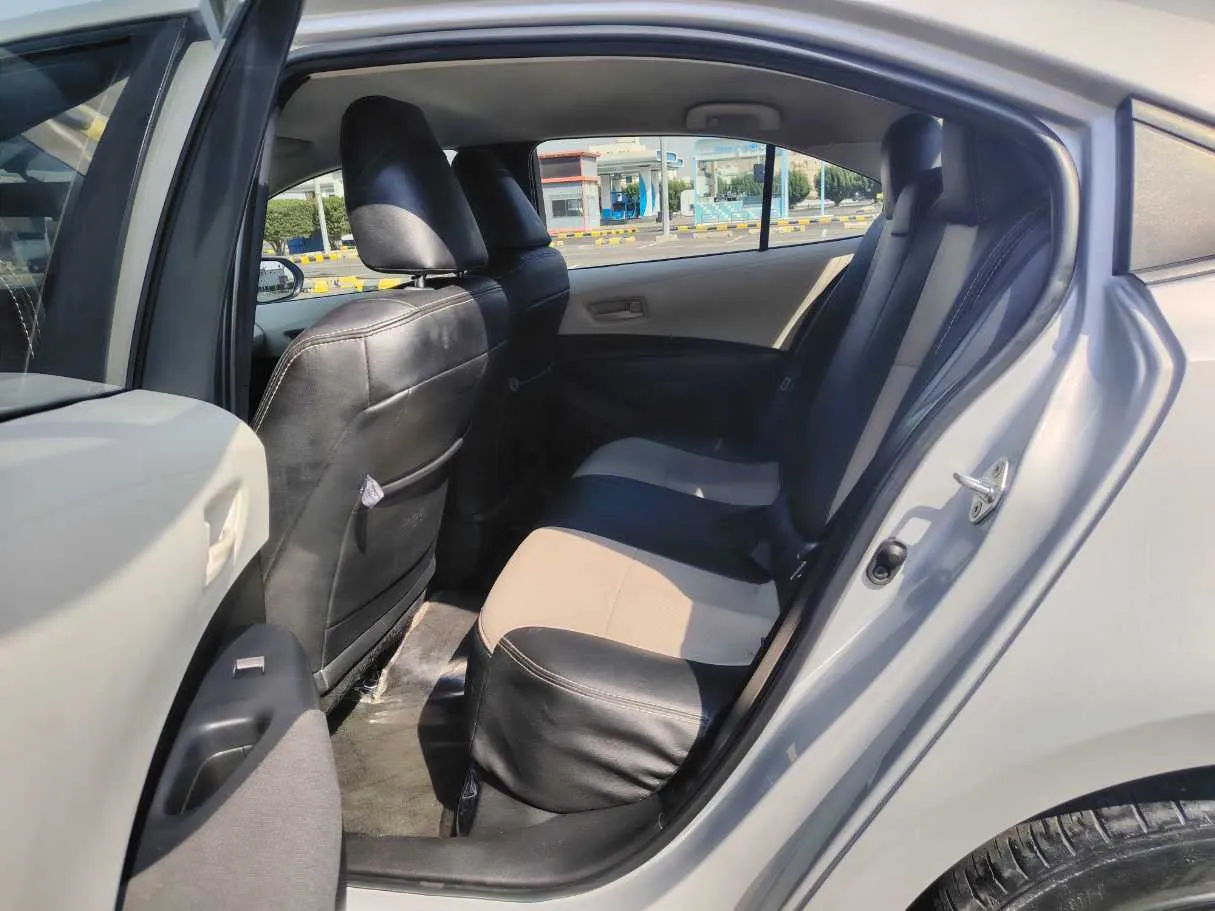 Car image 16