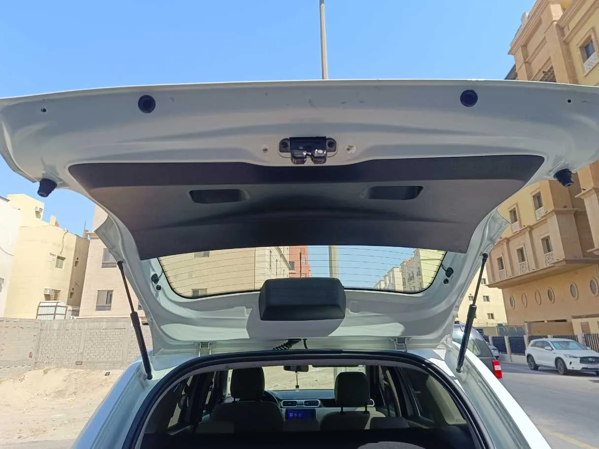 Car image 27