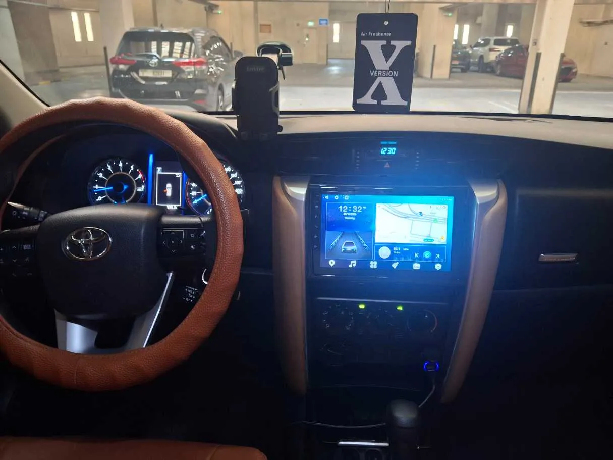 Car image 16