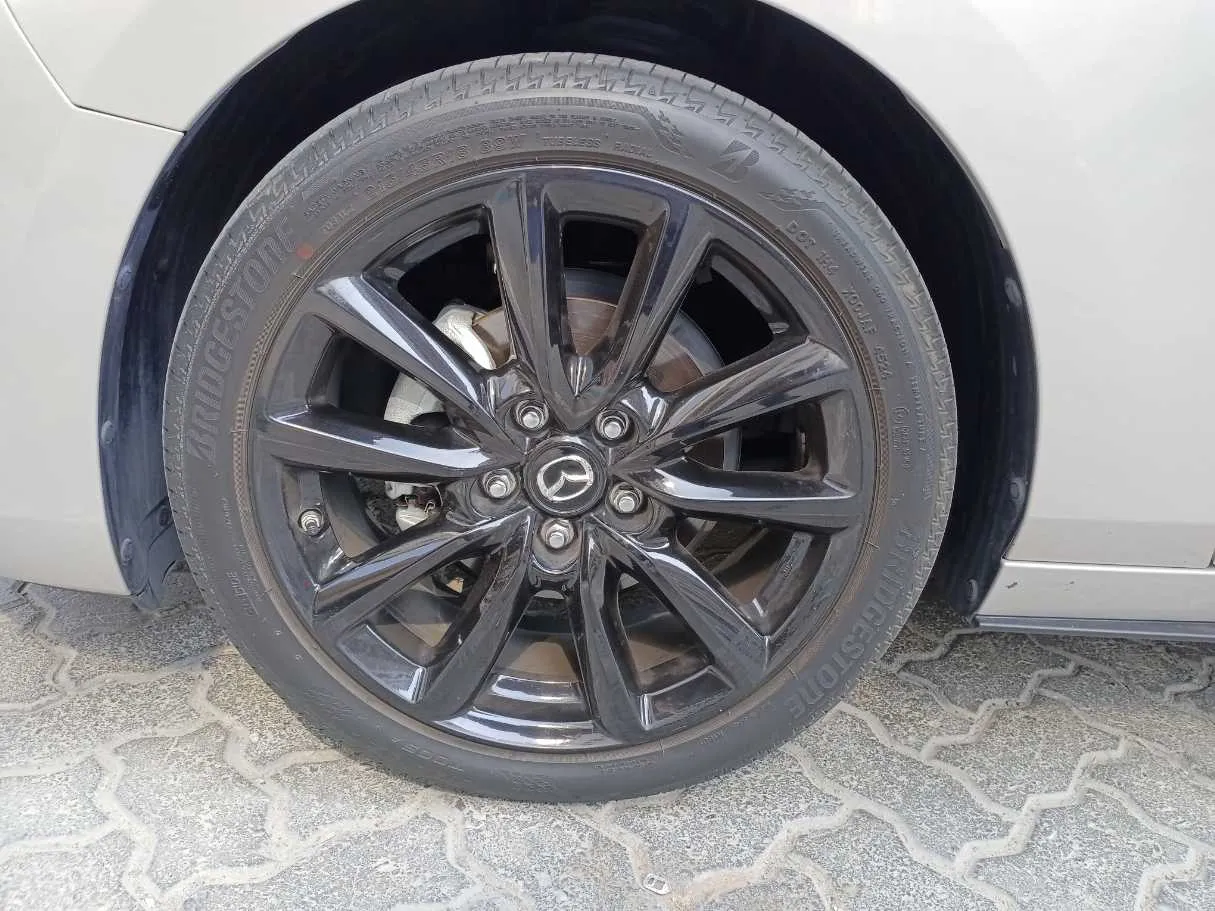 Car image 9