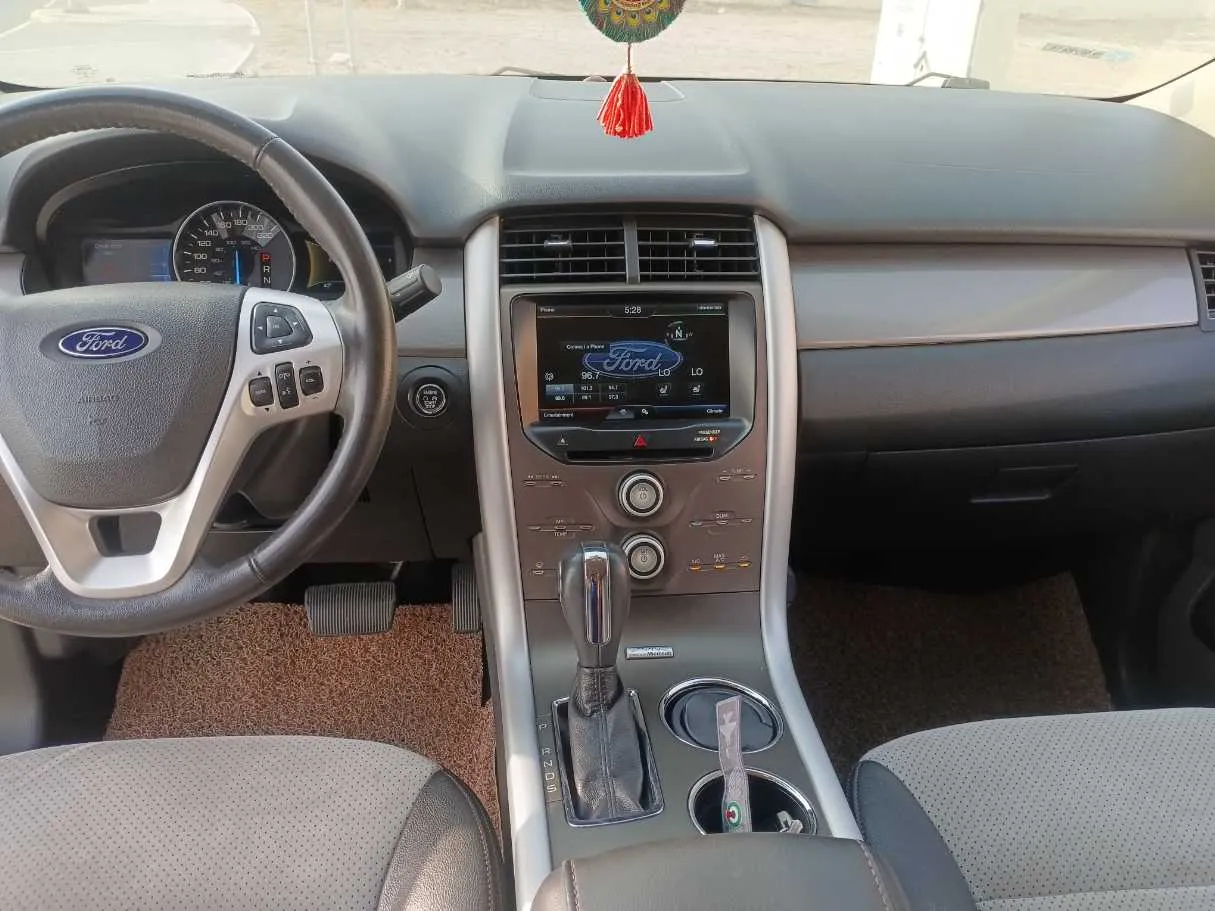 Car image 17
