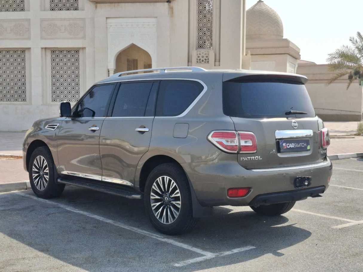 Car image 6