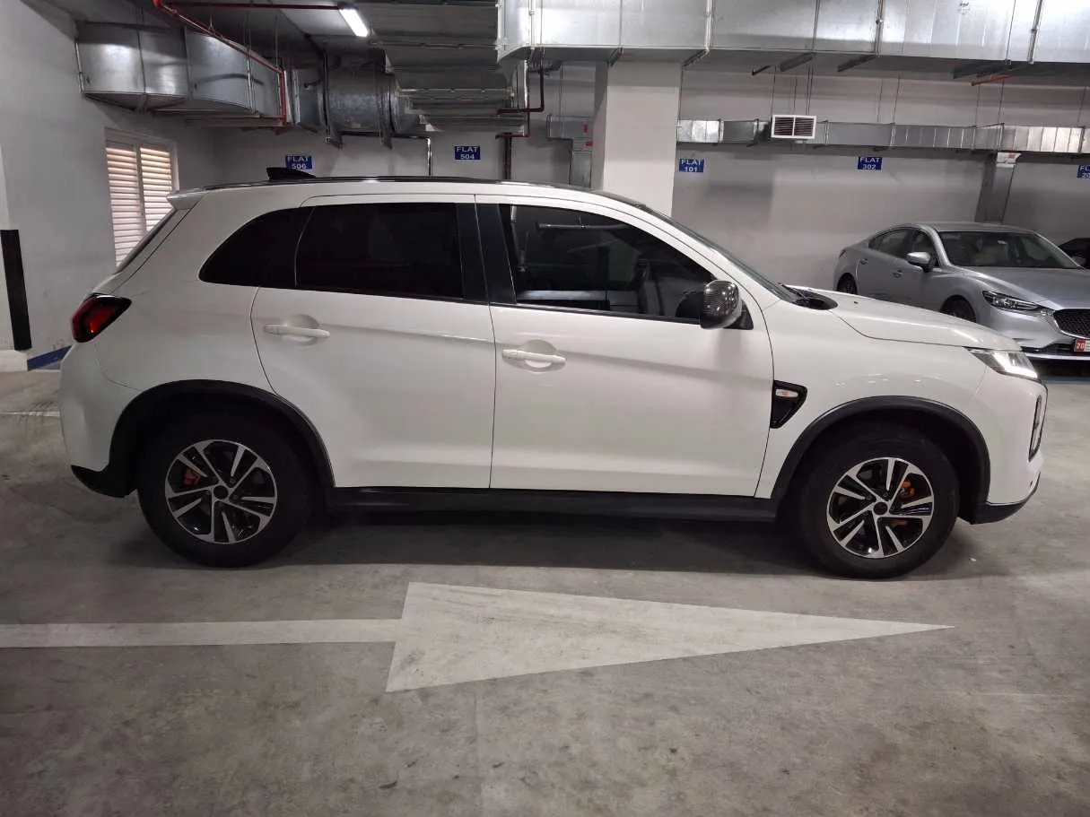 Car image 4