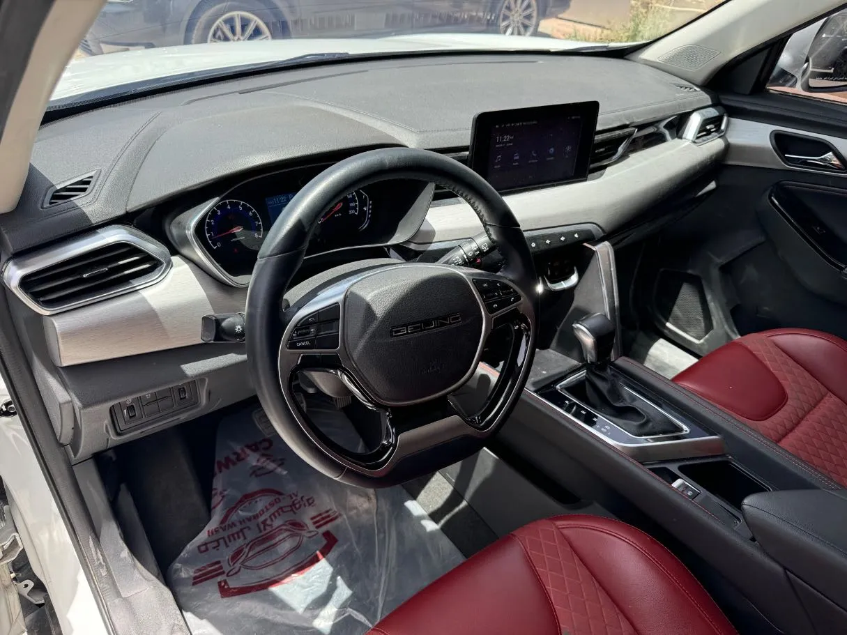 Car image 12